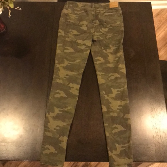 ✨HP✨ American Eagle camo ripped stretchy jeggings - Picture 3 of 3